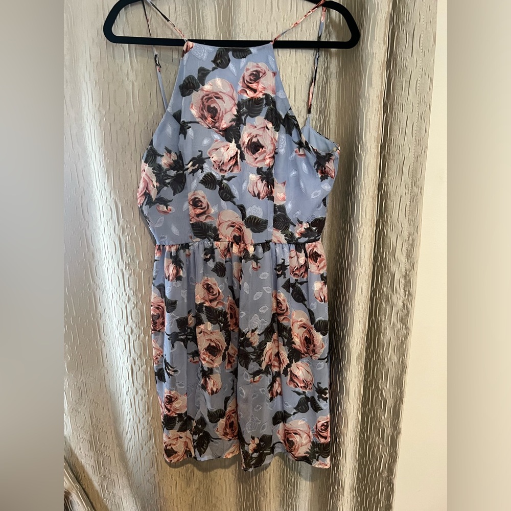 Lightweight dress! Perfect for special occasions!
